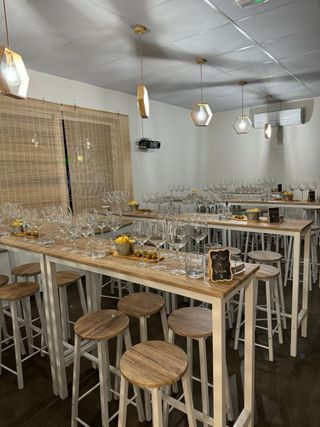 Vinoteca en pleno funcionamiento.