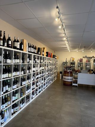 Vinoteca en pleno funcionamiento.