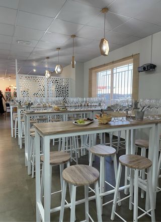 Vinoteca en pleno funcionamiento.