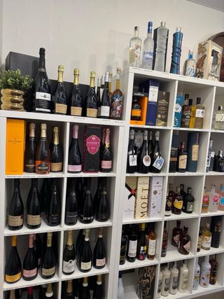 Vinoteca en pleno funcionamiento.