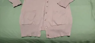 Rebeca rosa botones y bolsillos