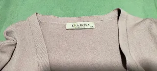 Rebeca rosa botones y bolsillos