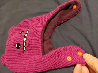 Gorra infantil monstruo rosa magenta