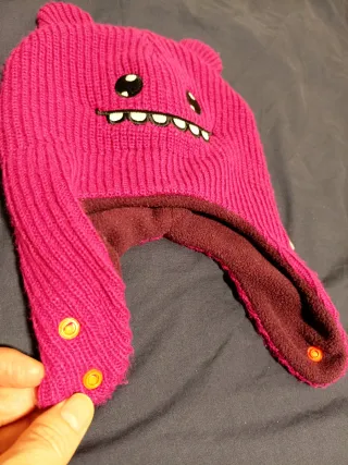 Gorra infantil monstruo rosa magenta