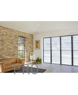 Tenda a rullo a doppia anta Amazon Basics, 56 x 150 cm, bianco