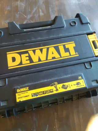 Taladro Percutor Dewalt DCD778 M2T
