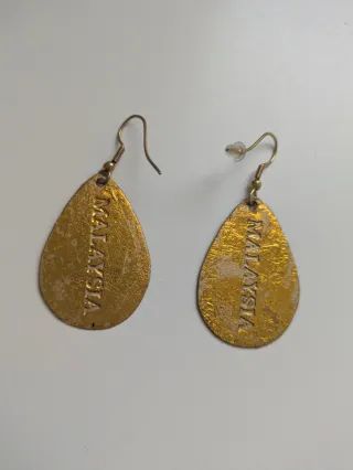 Pendientes lágrima flores rosas y dorados