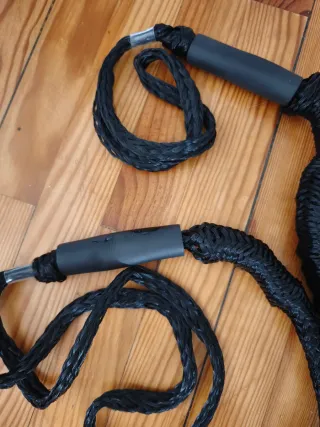 Cuerdas de amarre negras con mosquetones