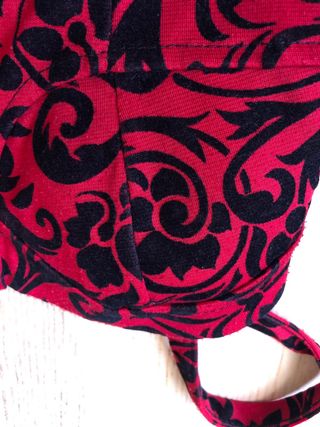 Crop top rojo y negro con cremallera