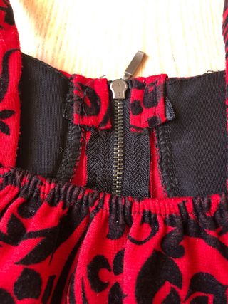 Crop top rojo y negro con cremallera