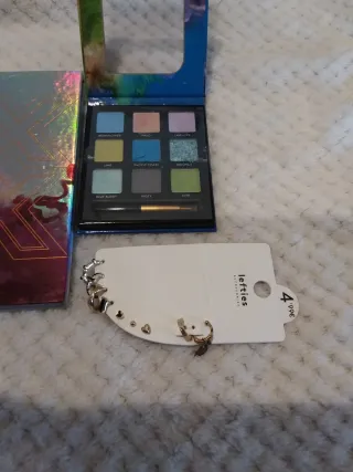 2 Paletas y regalo de pack de Pendientes Lefties