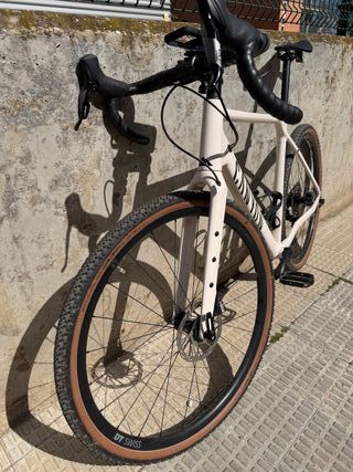 Canyon Grizl 6 1BY Gravel con 5 salidas