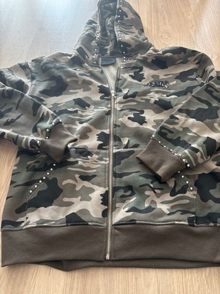 Sudadera Camuflaje con Cremallera y Tachuelas