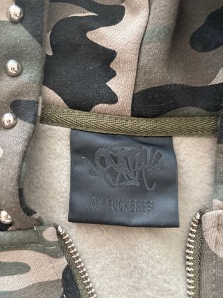 Sudadera Camuflaje con Cremallera y Tachuelas