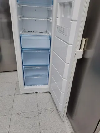 Congelador Vertical 185,m + Garantía Con Envio