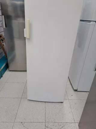 Congelador Vertical 185,m + Garantía Con Envio