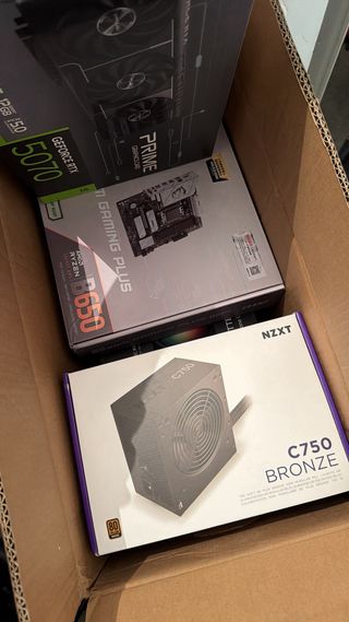 PC Gaming Ryzen 7 7800X3D RTX 5070 32GB DDR5