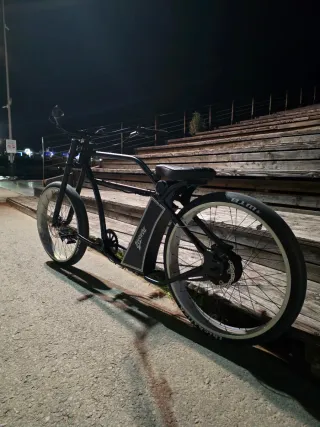 Bicicleta Eléctrica Custom Negra