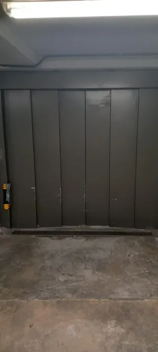 Alquiler plaza de garaje para coche grande