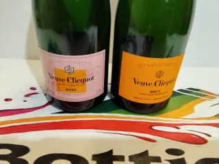 2 bottiglie vuote Veuve Clicquot Magnum