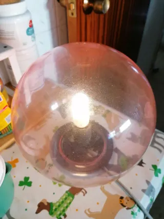 Lámpara globo rosa y transparente