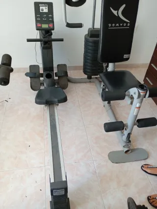 Máquina de remo y accesorios gimnasio
