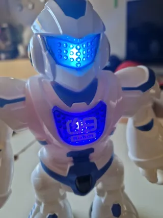 Robot de juguete blanco y azul