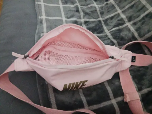 Riñonera Nike rosa y dorada