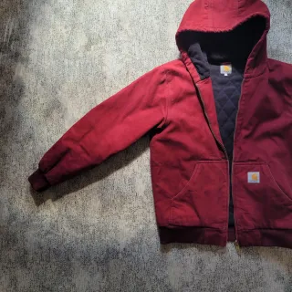 Chaqueta Carhartt Roja con Capucha