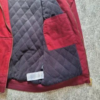 Chaqueta Carhartt Roja con Capucha
