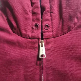 Chaqueta Carhartt Roja con Capucha