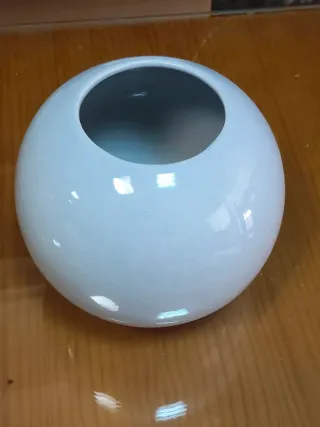 Lote 2 jarrones bola, 3 joyeros, 2 ceniceros