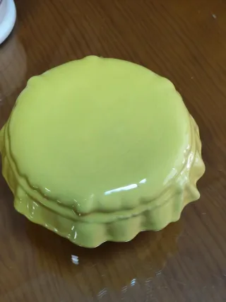 Lote 2 jarrones bola, 3 joyeros, 2 ceniceros