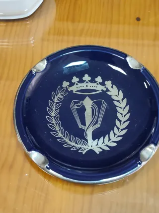 Lote 2 jarrones bola, 3 joyeros, 2 ceniceros