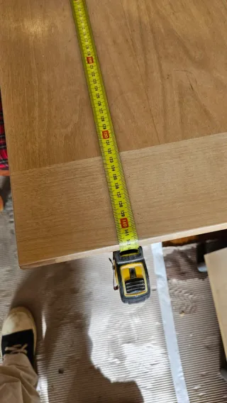 Mesa y 4 sillas de madera