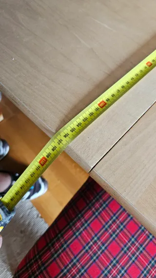 Mesa y 4 sillas de madera