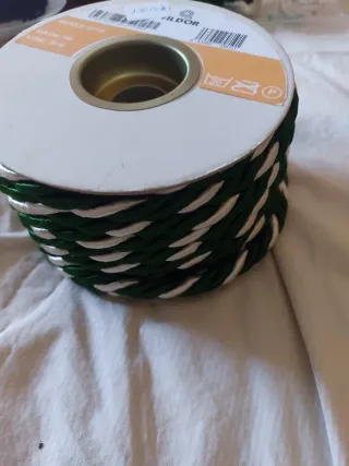 Cordón trenzado satinado verde y blanco