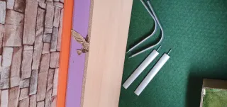 Estanterías juveniles naranja y lila