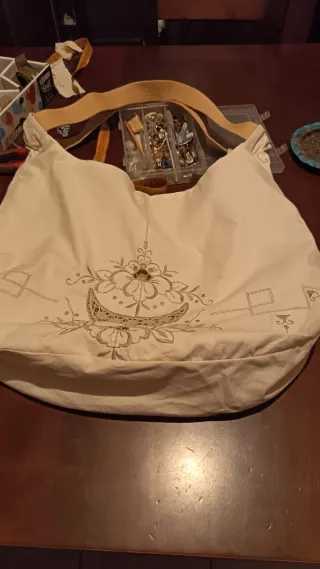 Borsa artigianale in tessuto beige