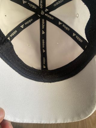 Gorra Adidas Blanca y Gris
