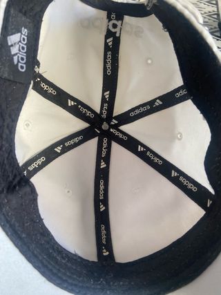 Gorra Adidas Blanca y Gris