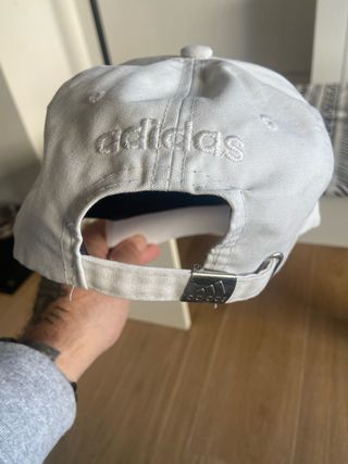 Gorra Adidas Blanca y Gris