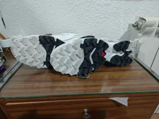 Zapatillas Salomon Blancas y Grises