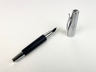 Pluma estilográfica Faber Castell e-motion negra