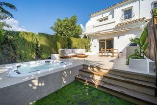 Casa adosada en venta en Los Naranjos - Las Brisas en Marbella