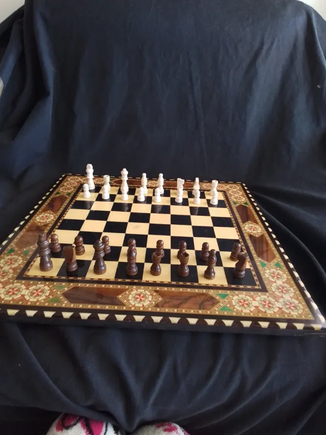 Ajedrez de madera artesanal