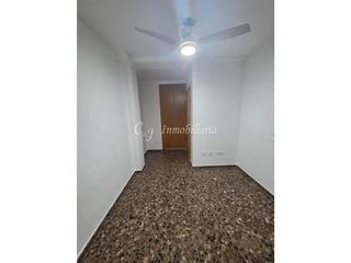 Casa adosada en venta en Avda. de Abril. - 9 de octubre en Sagunto