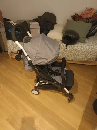 Cochecito de bebé gris imitación yoyo