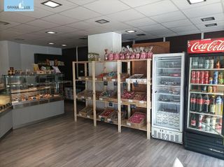 Local comercial en alquiler en Bola de Oro - Serrallo en Granada