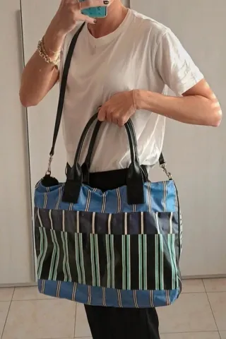 Borsa Pinko a righe blu e nere